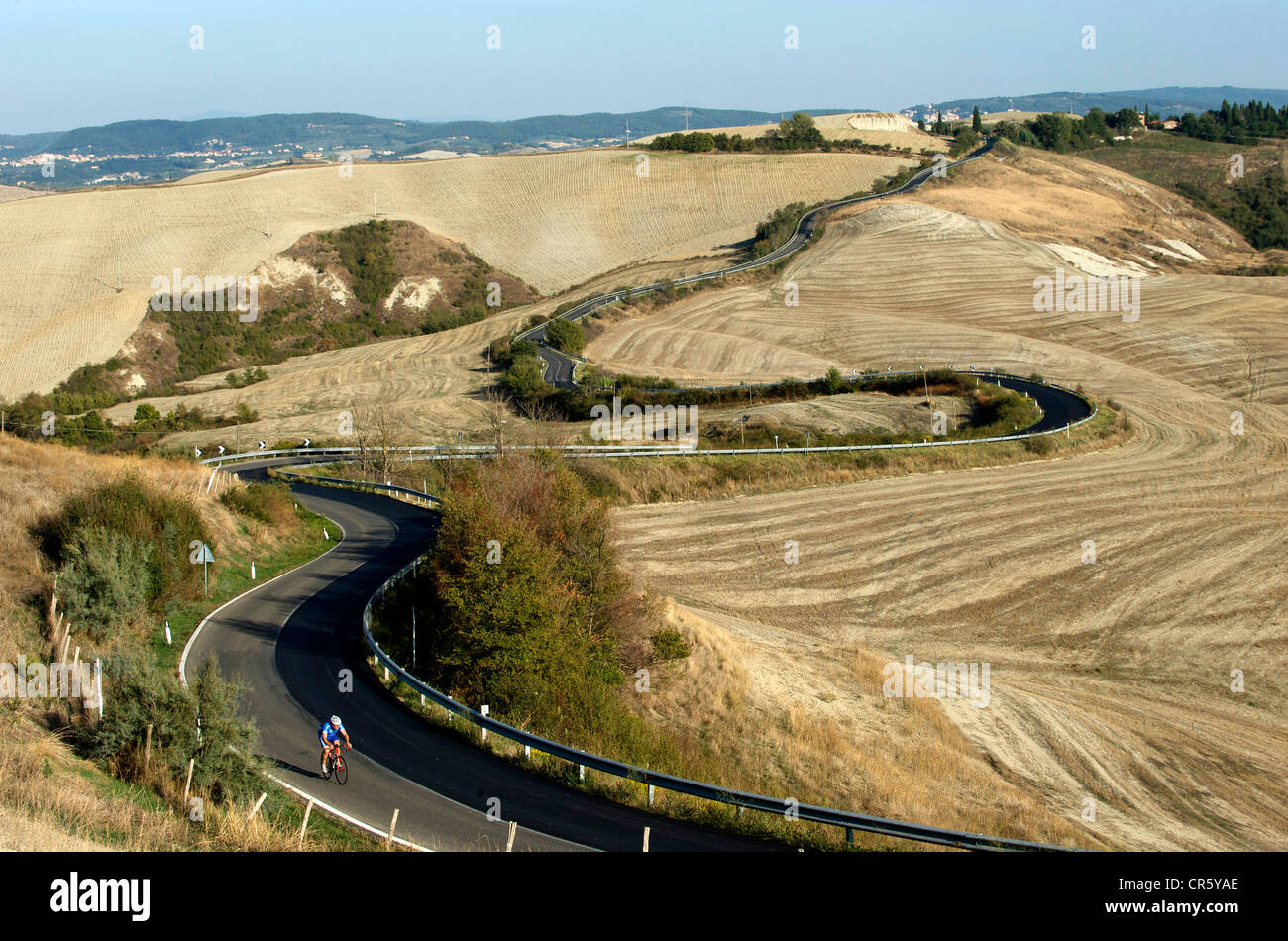 Italy, Tuscany, Sienna countryside, landscape with ridges Stock Photo