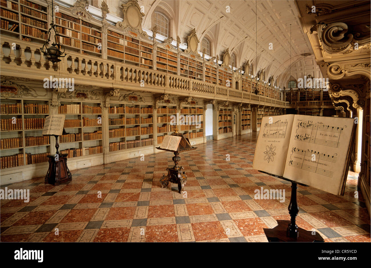 Mafra Palace : File Mafra Palace In 2012 33 Jpg Wikimedia Commons : Palace of mafra is a point of interest in the country of portugal.