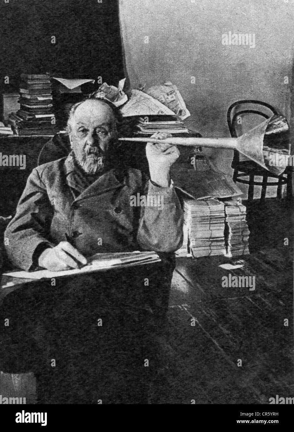 Tsiolkovskii, Konstantin Eduardovich, 17.9.1857 - 19.9.1935, Russian physicist, mathematician, pioneer of the astronautic theory, half length, circa 1930, Stock Photo
