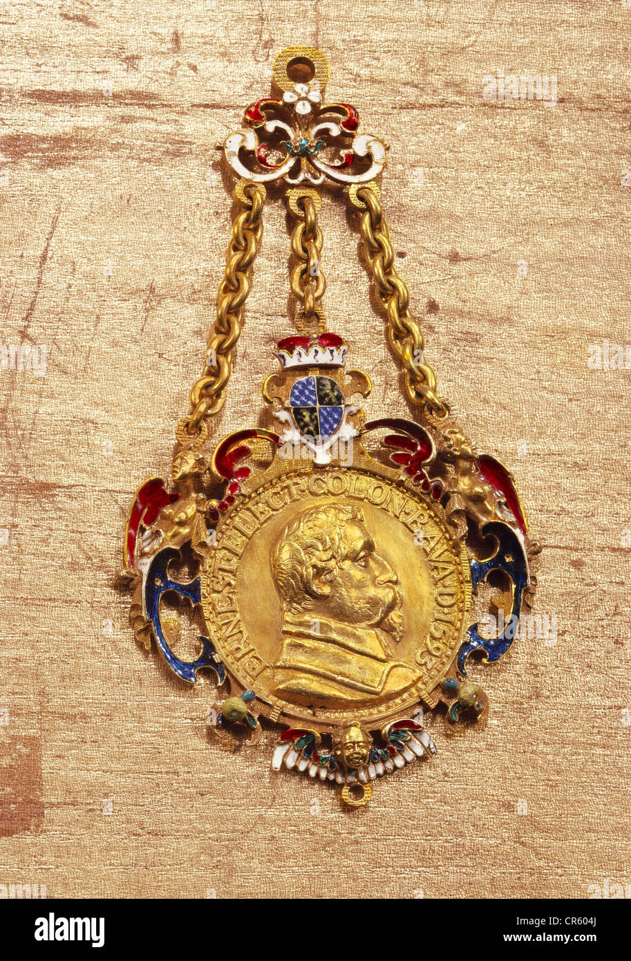 Ernest of Bavaria, 17.12.1554 - 17.2.1612, Archbishopric of Cologne 1583 - 1612, portrait, side view, medal, 'Gnadenpfennig', by Hans Reimer, gold, cast, enamel, 9.1 cm x 5.0 cm, Munich 1593, State Coin Collection, Munich, Stock Photo