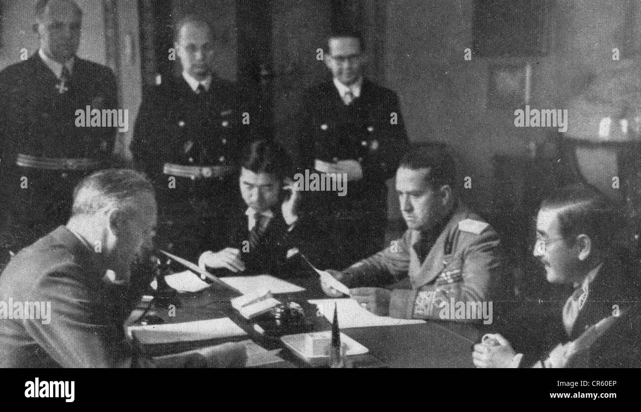 Ribbentrop, Joachim von, 30.4.1893 - 1.10.1946, German politician (NSDAP), foreign minister 1938 - 1945, during the signing of the Tripartite Pact, Berlin, 27.9.1940, talking on the phone with the Japanese ambassador foreign minister Matsuoka Yosuke, Stock Photo