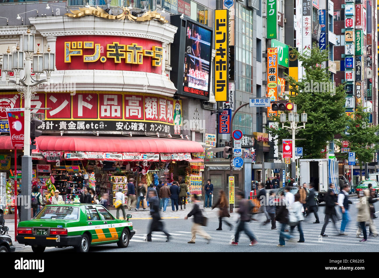 Japan, Honshu Island, Tokyo, Shinjuku, Yasukuni Dori Avenue, taxi and zebra crossing Stock Photo