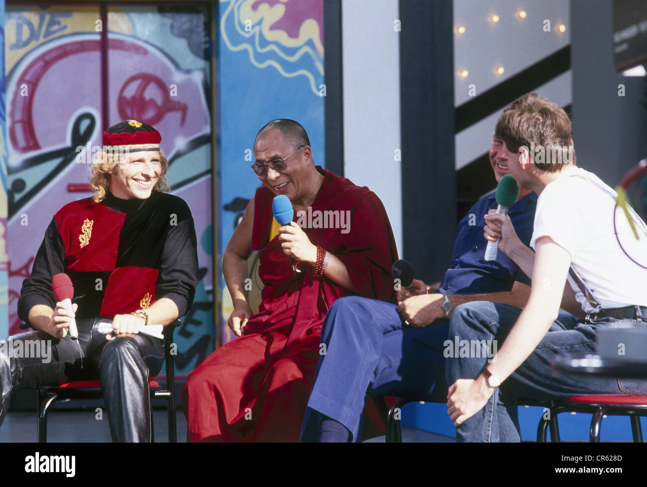 Dalai Lama 14th (Tenzin Gyatso), * 6.7.1935, Tibetan lama and politician, half length, with: Thomas Gottschalk, Helmut Kutin and Guenther Jauch, 'Die Zwei im Zweiten', IFA, Berlin, September 1991, Stock Photo