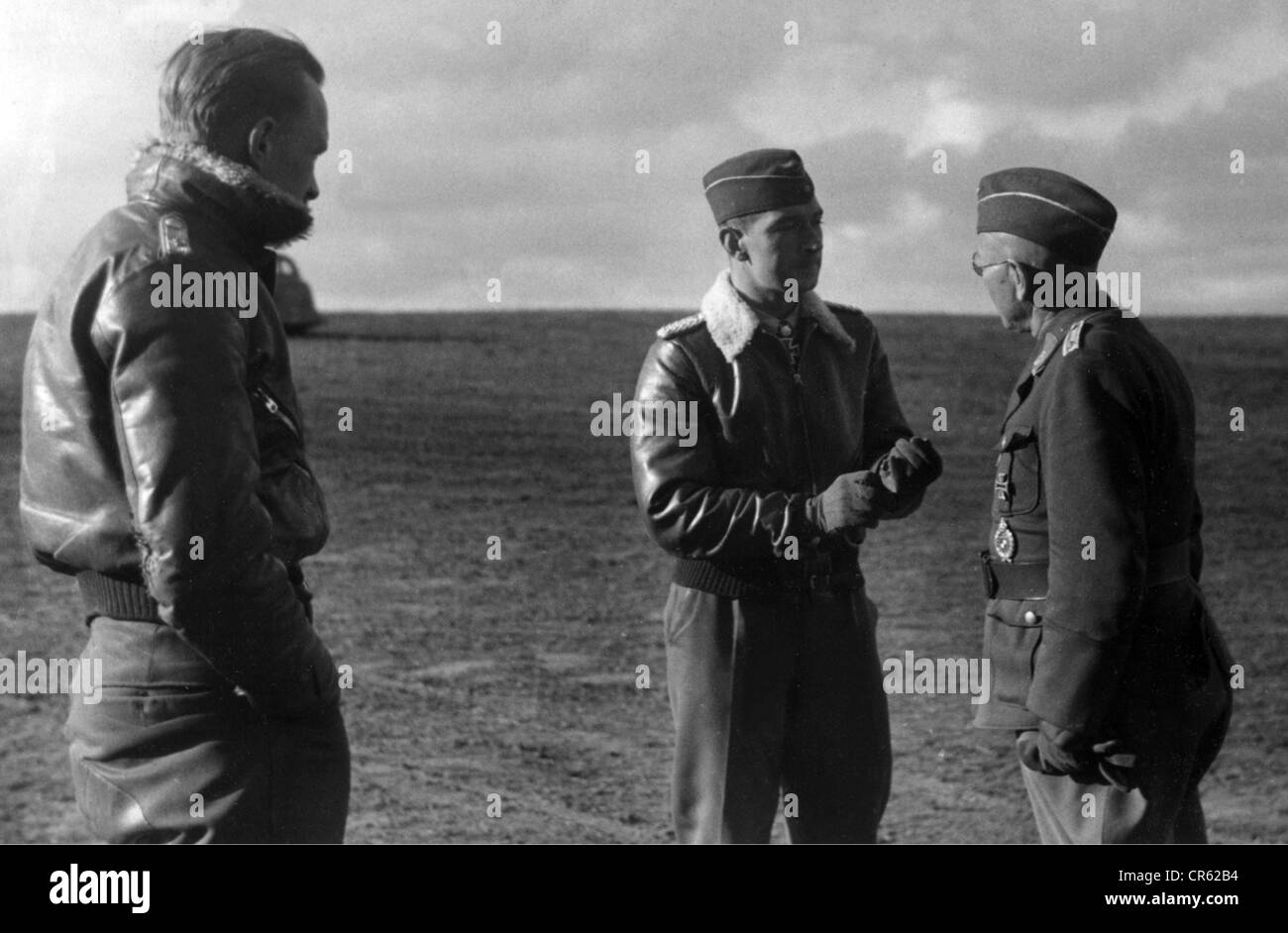Moelders, Werner, 18.3.1913 - 22.11.1941, German fighter pilot, talking to Captain Grimm, France, late 1940, , Stock Photo