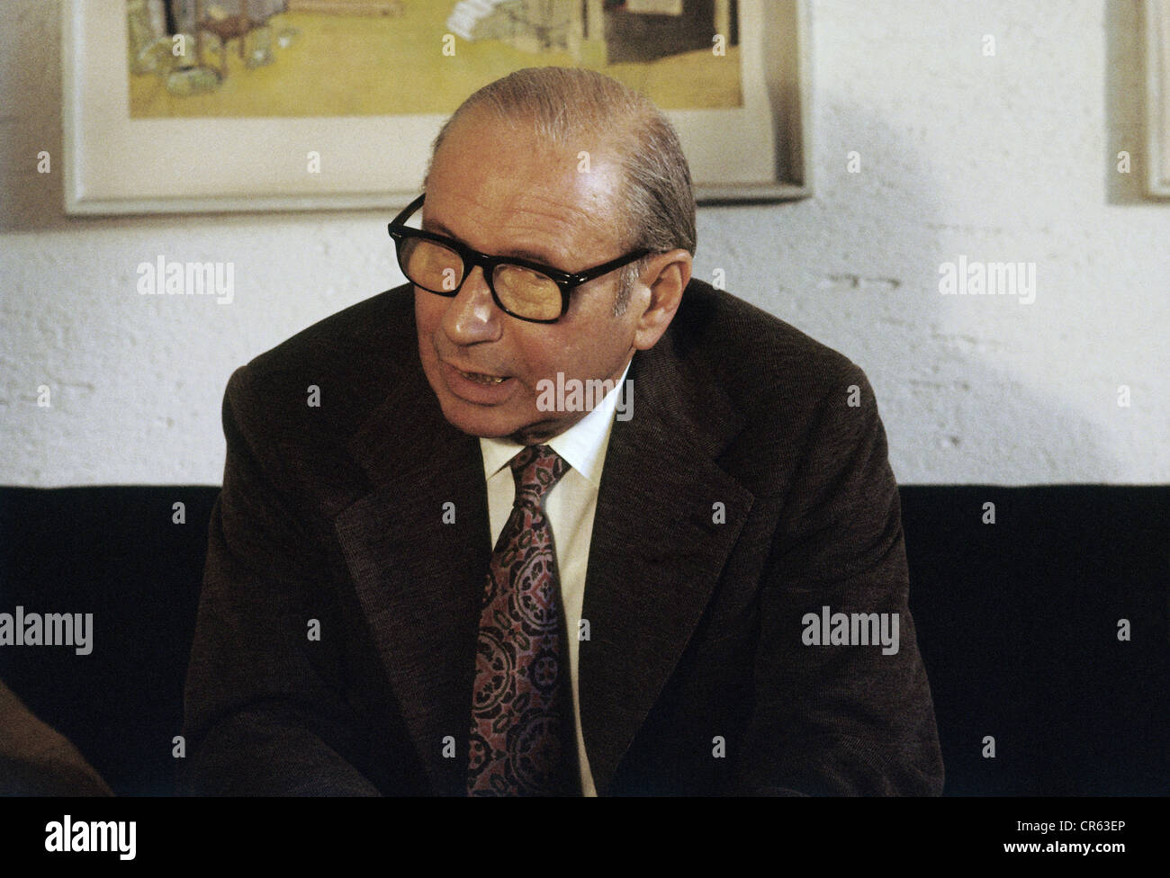 Lembke, Robert, 17.9.1913 - 14 .1.1989, German quizmaster and journalist, half length, 1970s, Stock Photo