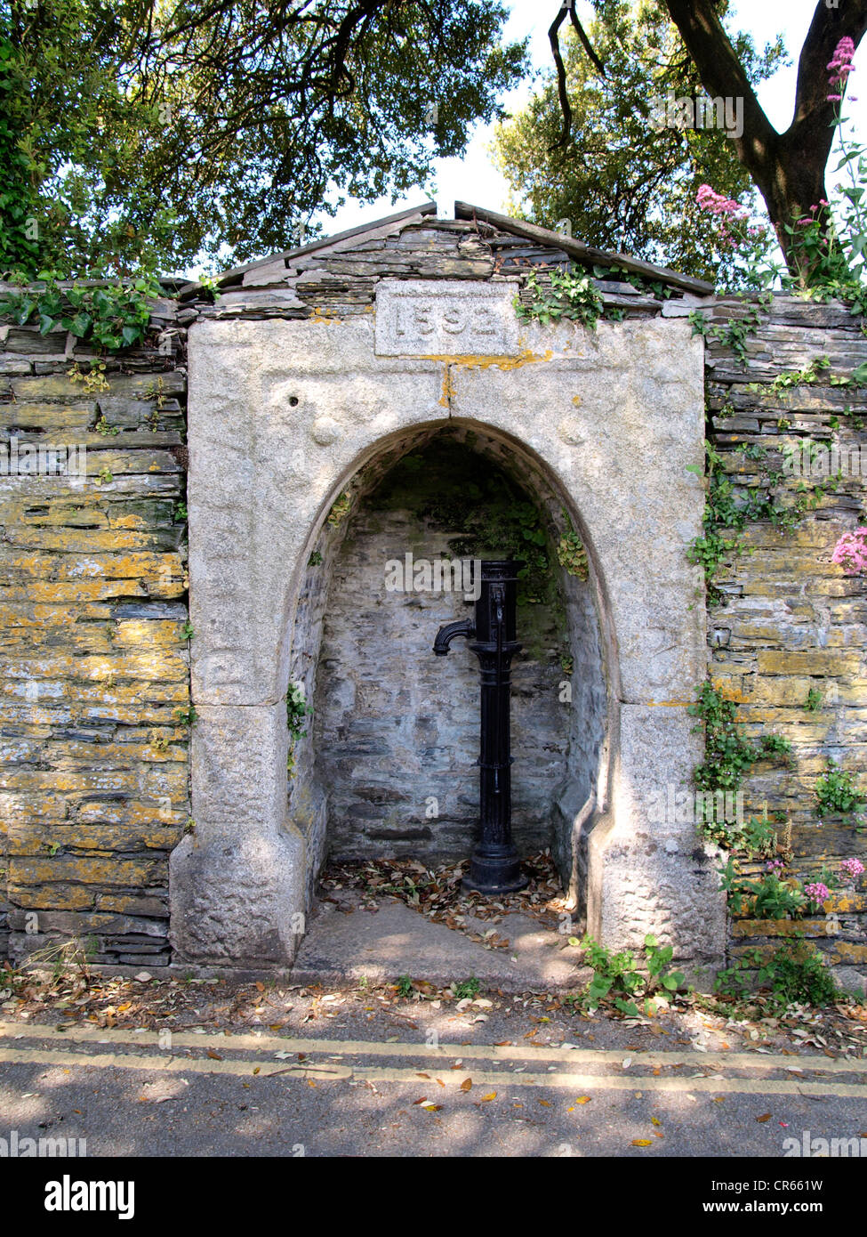 Hand water pump hires stock photography and images Alamy