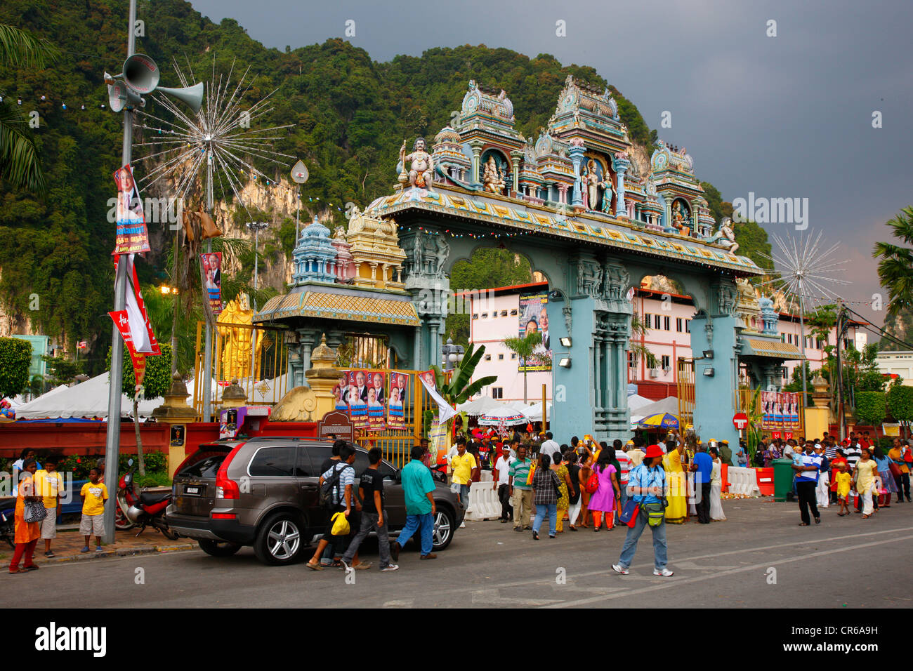 Pilgrims, Hindu festival Thaipusam, Batu Caves limestone caves and temples, Kuala Lumpur, Malaysia, Southeast Asia, Asia Stock Photo