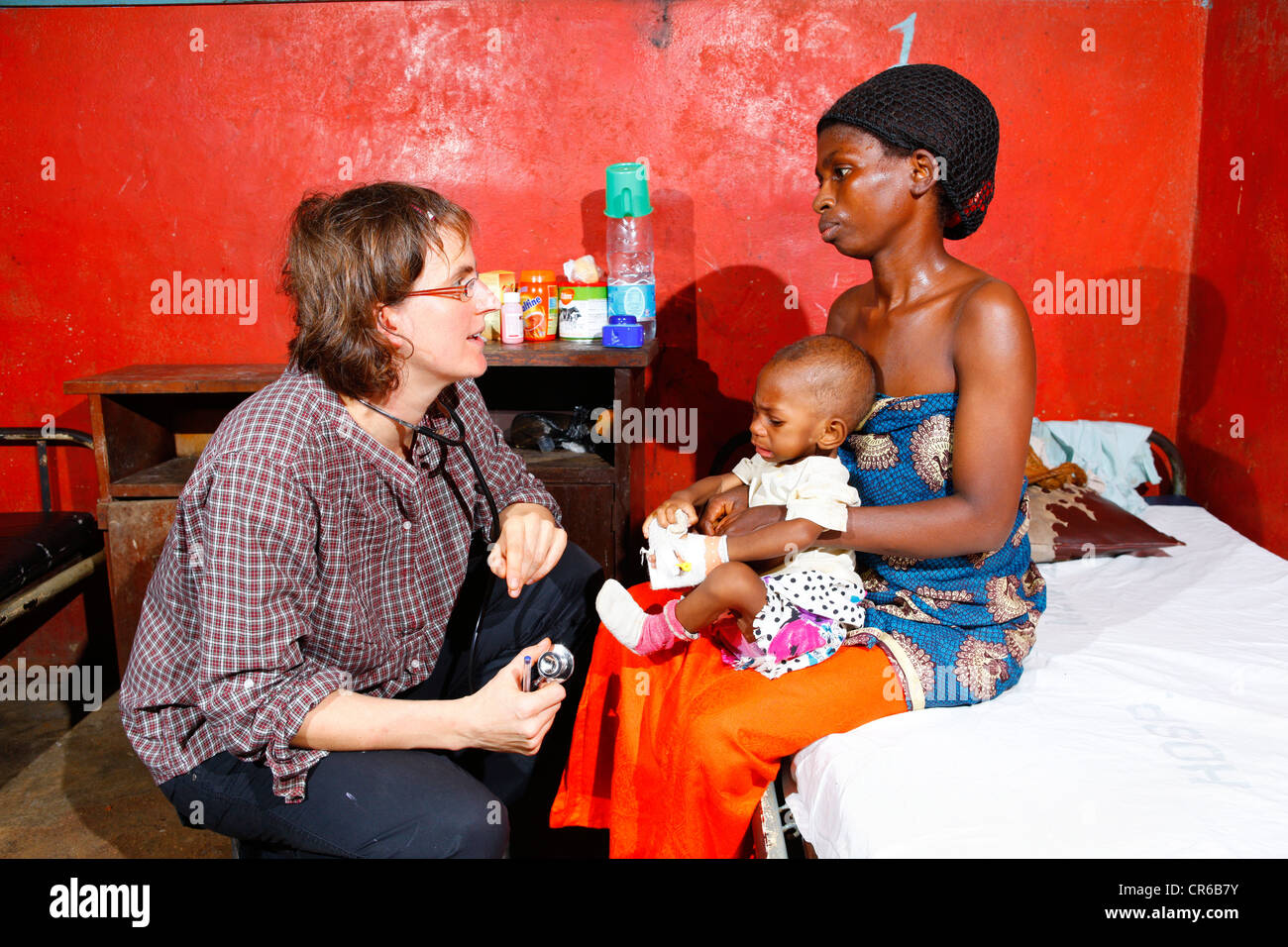Ward round in the children's ward, hospital, Manyemen, Cameroon, Africa Stock Photo