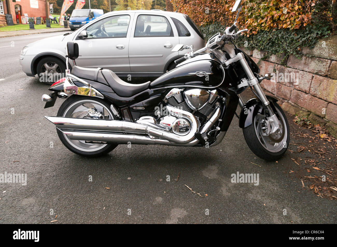 Suzuki Intruder 800 poster in 2023  Suzuki, Suzuki motorcycle, Motorcycle