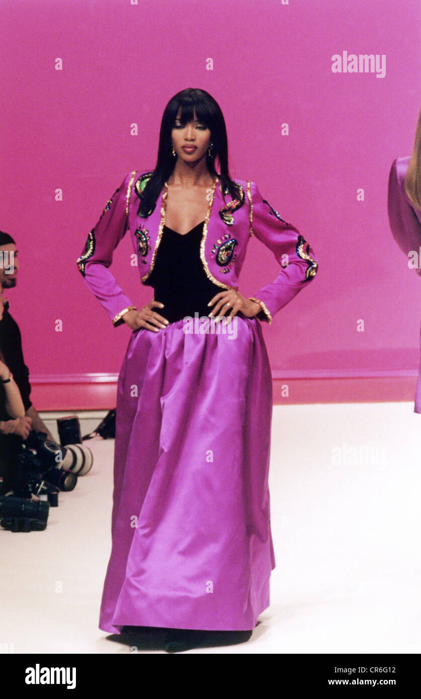 Campbell, Naomi, * 22.5.1970, British model, full length, Prete a Porter fashion show, Paris, Yves Saint-Laurent, winter collection 1995 / 1996, Stock Photo