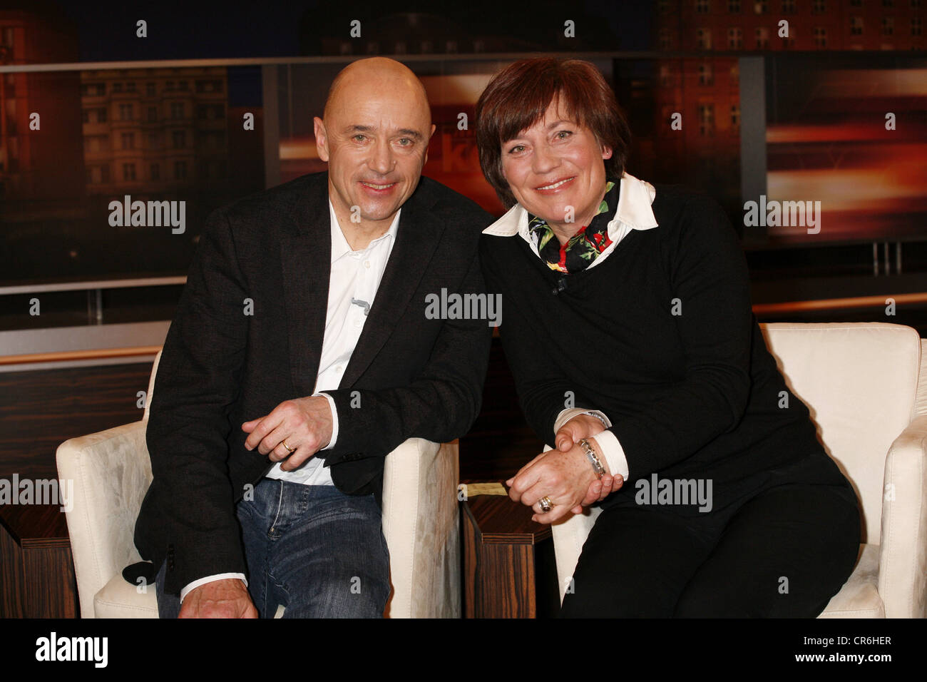 Neureuther, Christian, * 28.4.1949, German athlete (Ski Alpin), half length, with his wife Rosi Mittermaier, guest at tv show 'Johannes B. Kerner', Hamburg, 6.3.2008, Stock Photo