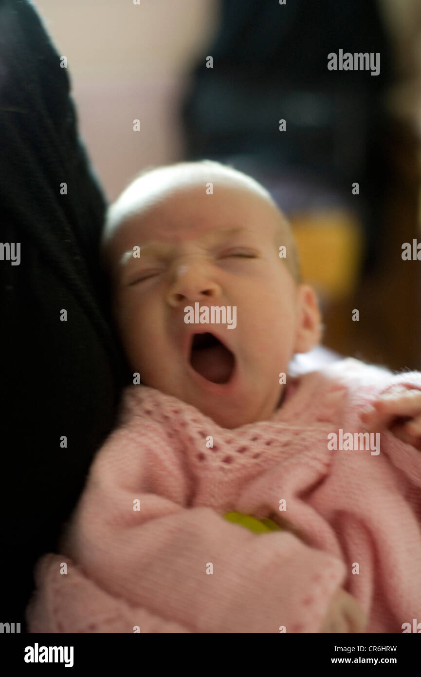 tired newborn child yawning sleep neonato stanco sbadiglio dormire sonno Stock Photo