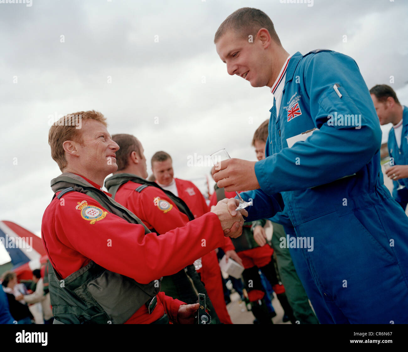 Pilot of the Red Arrows, Britain's RAF aerobatic team handshakes his dedicated engineer at the end of display season. Stock Photo