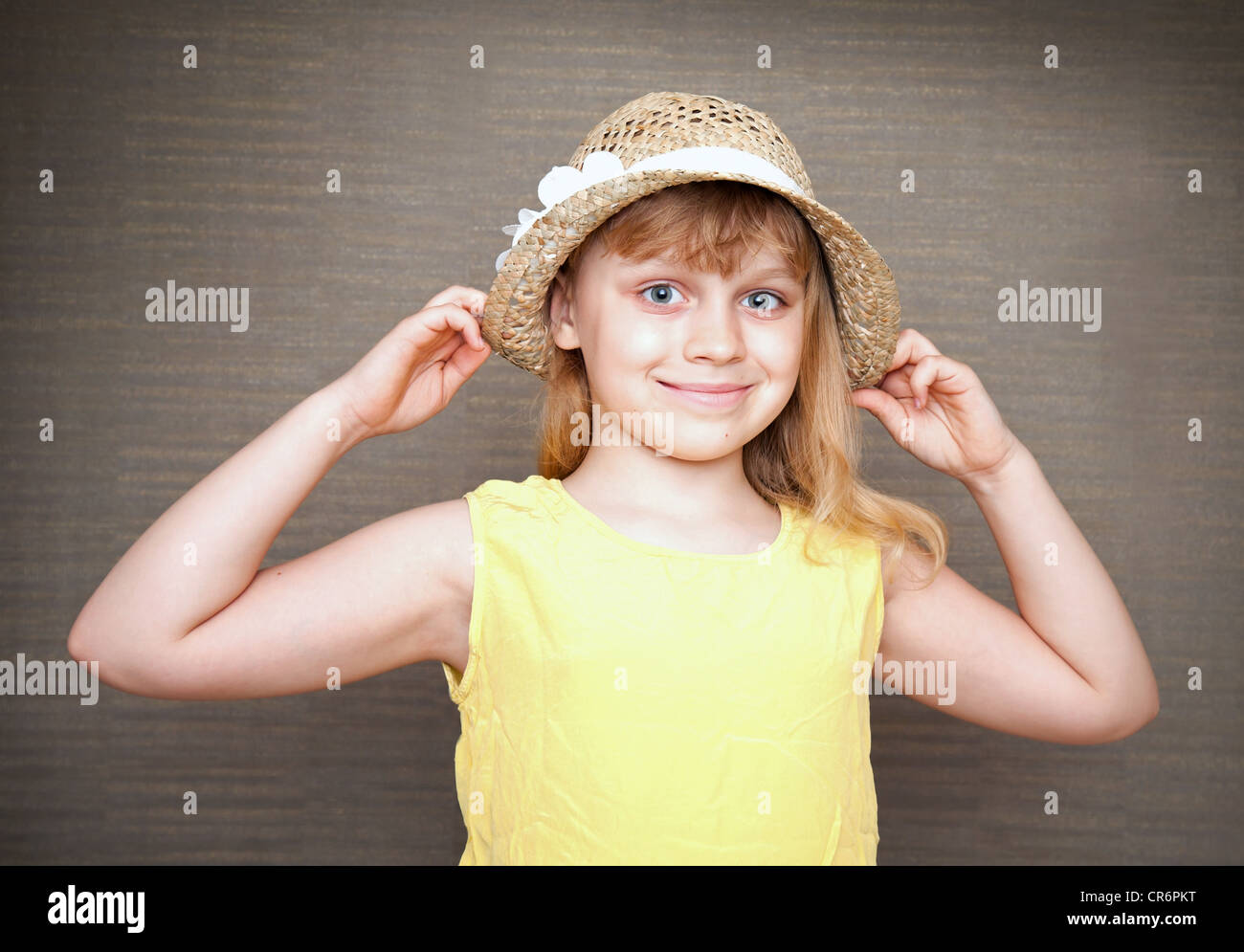 Portrait of a smiling little blond girl with straw hat Stock Photo - Alamy