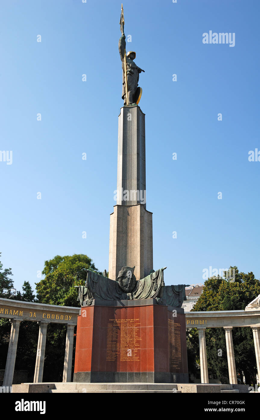 Heldendenkmal war memorial, Befreiungsdenkmal der Roten Armee war memorial, built in 1945, Schwarzenbergplatz square, Vienna Stock Photo