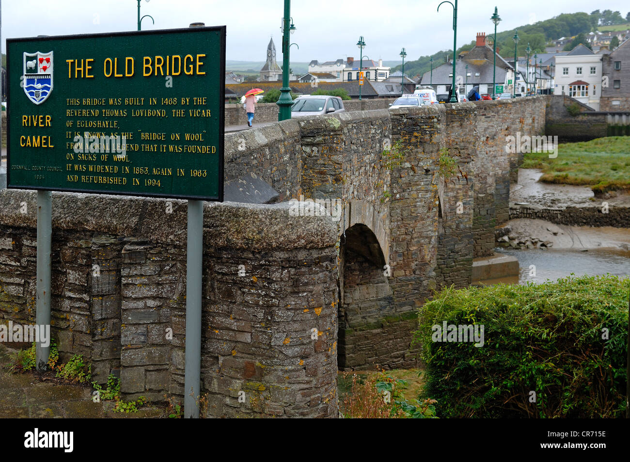 Large information board with the historic Bridge on Wool, built in 1468