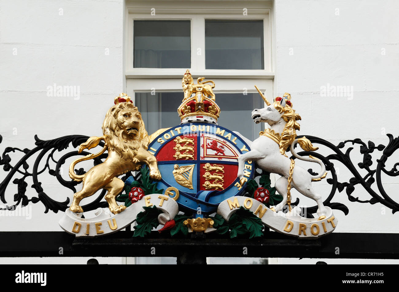 British royal coat of arms on the Royal Clarence Hotel, 3 Cathedral Yard, Exeter, Devon, England, United Kingdom, Europe Stock Photo