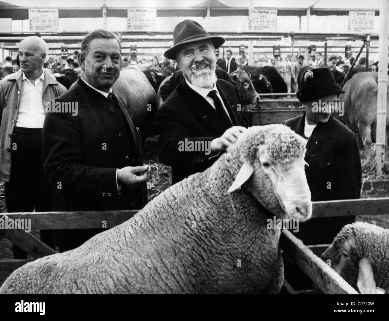 Goppel, Alfons, 1.10.1905 - 24 12.1991, German politician (CSU), Minister of the Interior of Bavaria 9.12.1958 - 11.12.1962, with Minister of Agriculture  Alois Hundhammer, opening of the Central Agricultural Festival, Munich, 22.9.1962, , Stock Photo