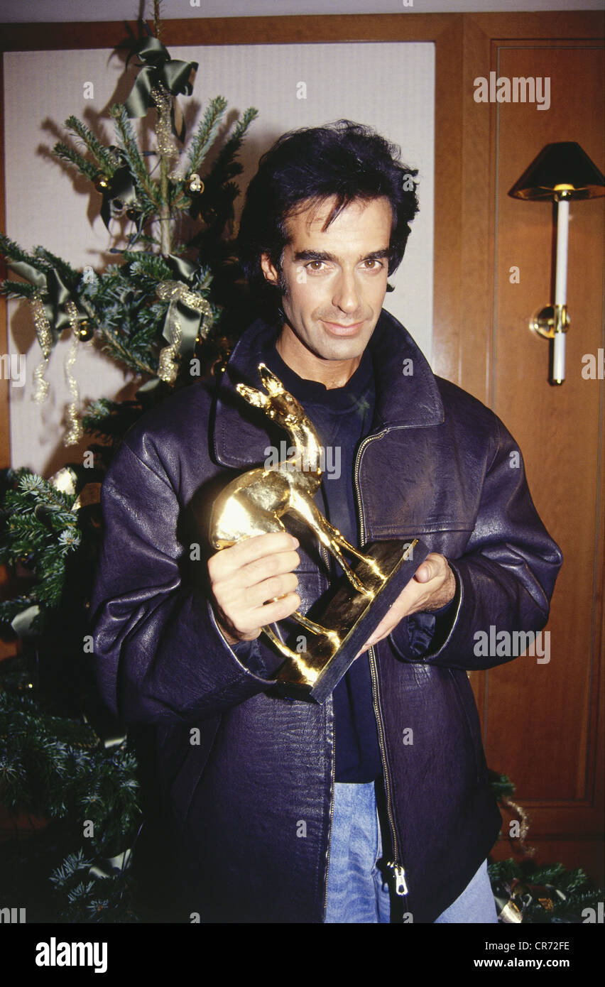 Copperfield, David, * 16.9.56, American magician, half length, with Bambi award, press call, Munich, Germany, 9.12.1993, Stock Photo