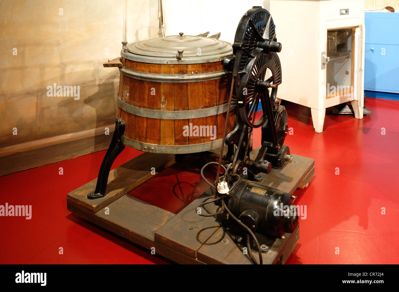 Electric washing machine from around 1930, Museum for Industrial