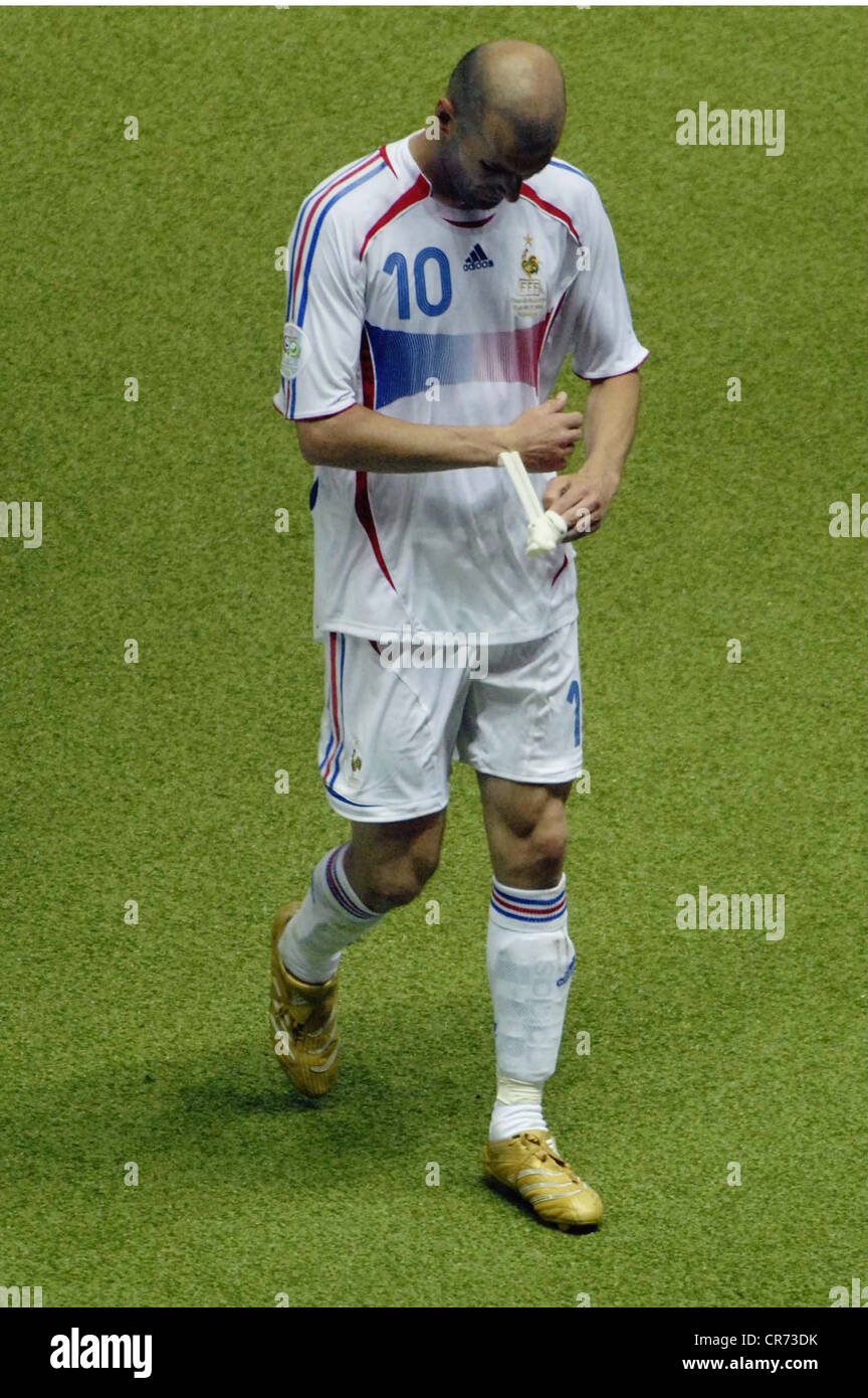 Zinedine Zidane, * 23.6.1972, captain of the French team, leaves the ground after receiving a red card during the France versus Italy 2006 FIFA World Cup final soccer match at the Olympic Stadium in Berlin, Germany, Sunday, July 9, 2006, Stock Photo
