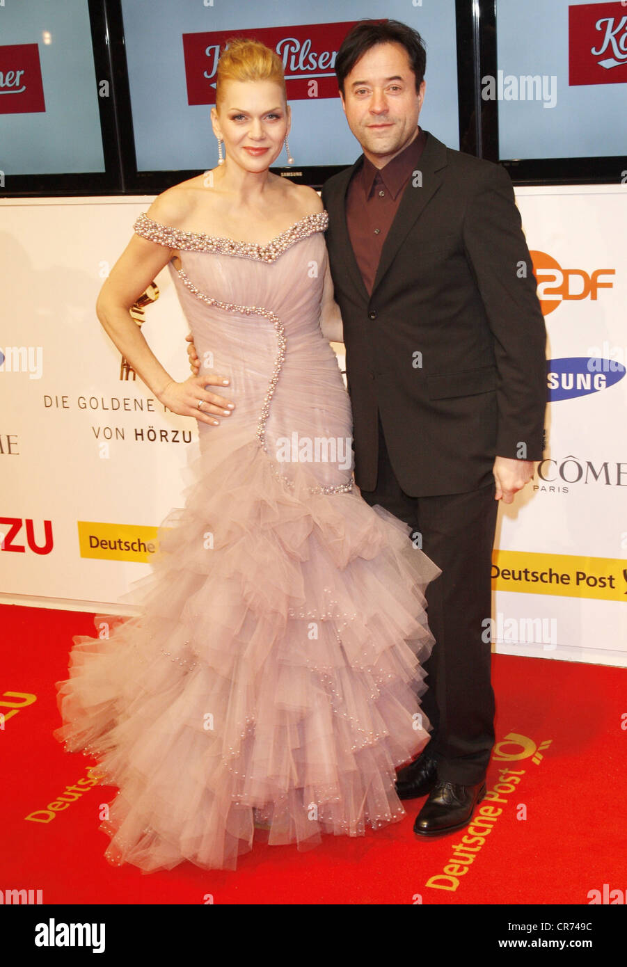 Liefers, Jan Josef, * 8.8.1964, German actor, full length, with his wife Anna Loos, 45th Goldene Kamera (Golden Camera), Axel Springer Haus, Berlin, Germany, 30.1.2010, Stock Photo