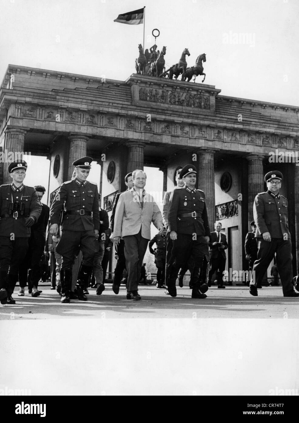 Angenfort, Josef 'Jupp', 9.1.1924 - 13.3.2010, German politician,  full length, visiting border bridgade,  Brandenburg Gate, East Berlin, East-Germany, 26.4.1962, , Stock Photo