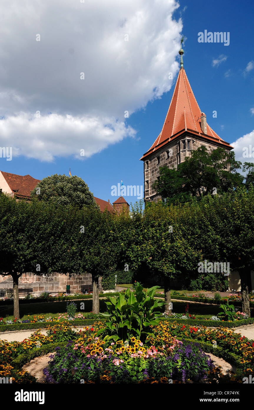 Castle garden, Tiergaertnertorturm Tower on the right, Kaiserburg