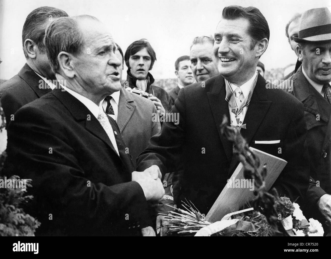 Walter, Fritz,  31.10.1920 - 17.6.2002, German athlete (footballer), half length, with Sepp Herberger, awarding of the order of the Federal Republic of Germany, 31.10.1970, Stock Photo