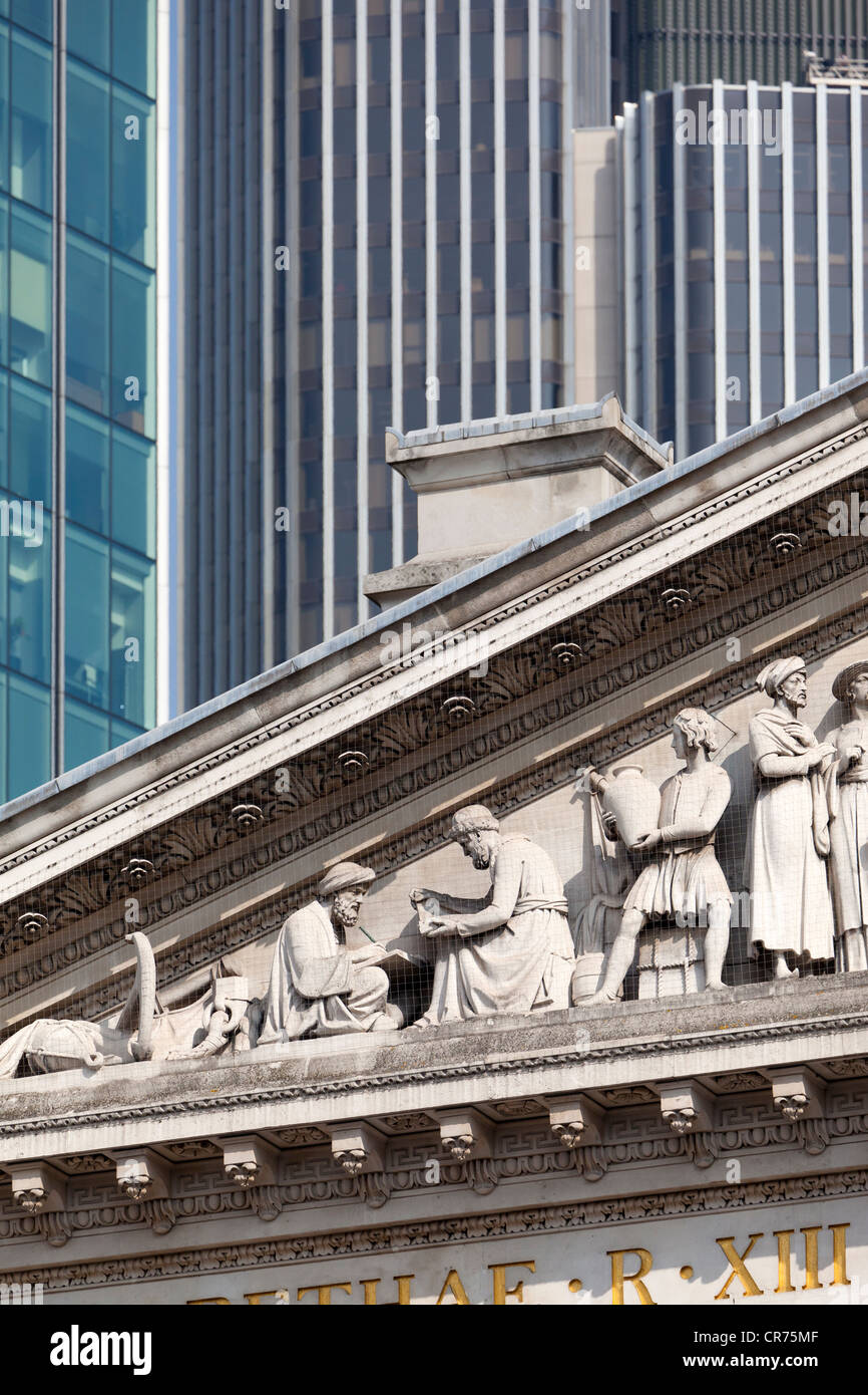 Architectural contrasts, Threadneedle Street, the City of London Stock Photo