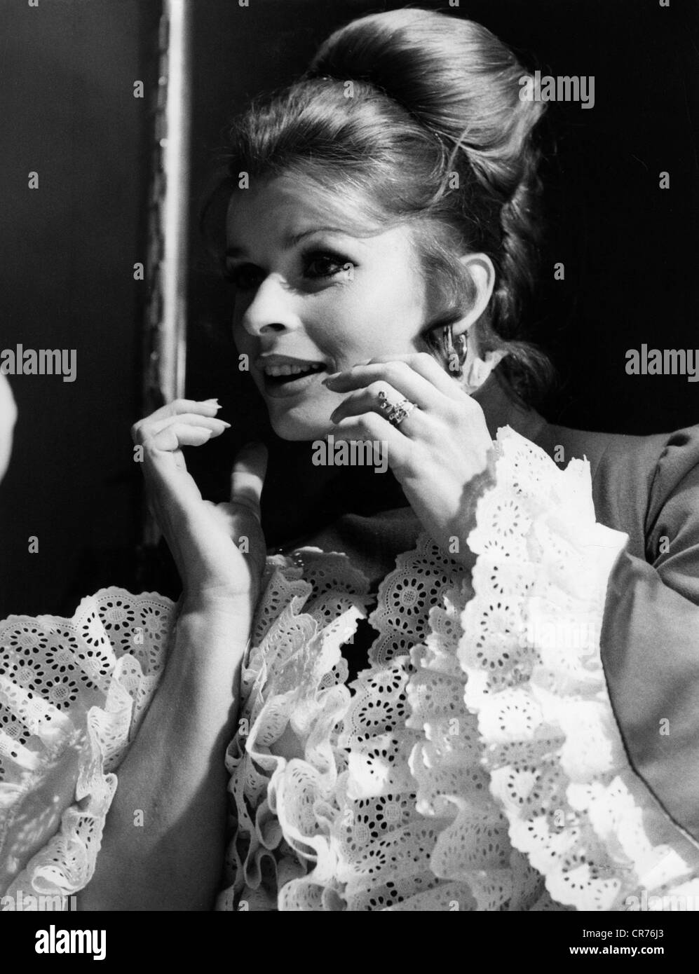 Berger, Senta, * 13.5.1941, Austrian actress, half length, 1970s, Stock Photo