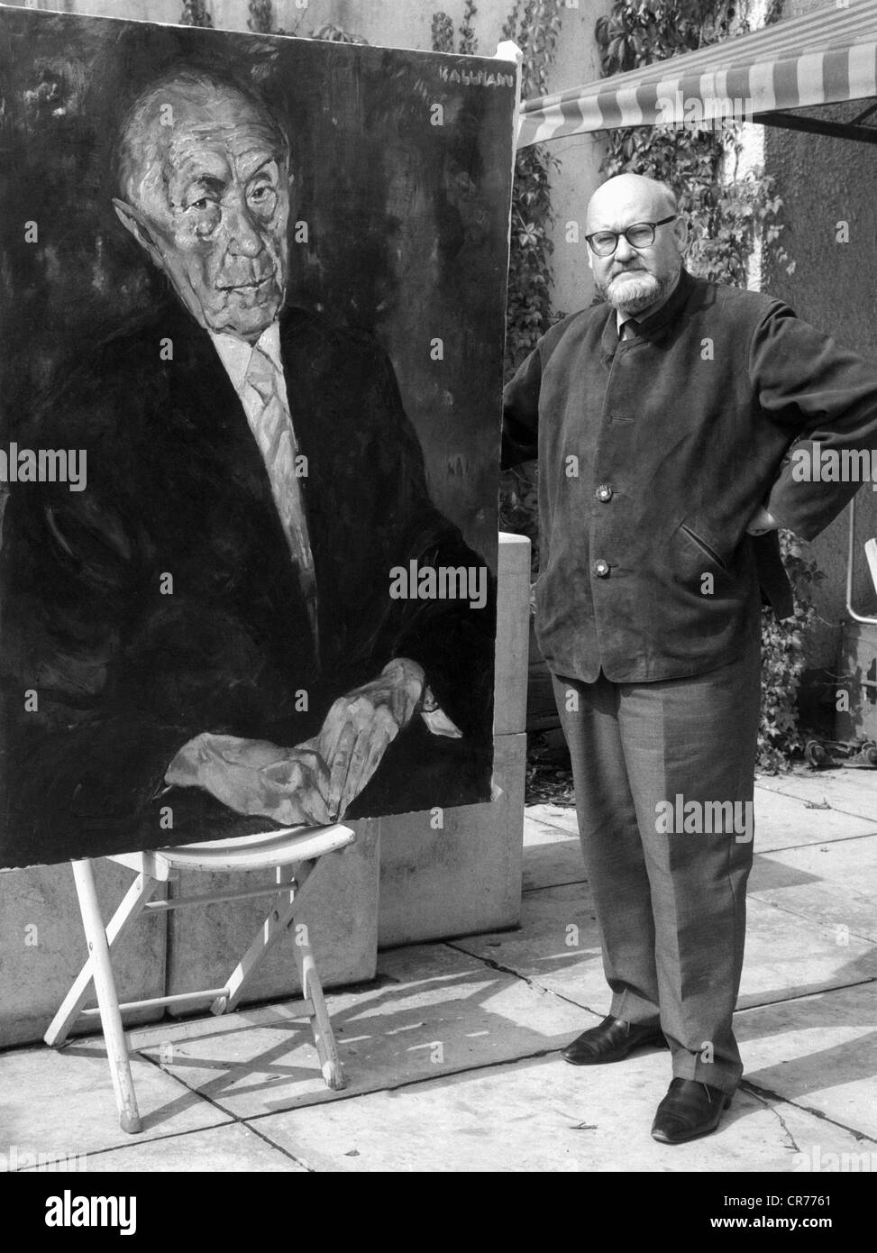 Kallmann, Hans Juergen, 20.5.11908 - 6.3.1991, German painter, with painting of Federal Chancellor Konrad Adenauer, Pullach, 1963, Stock Photo