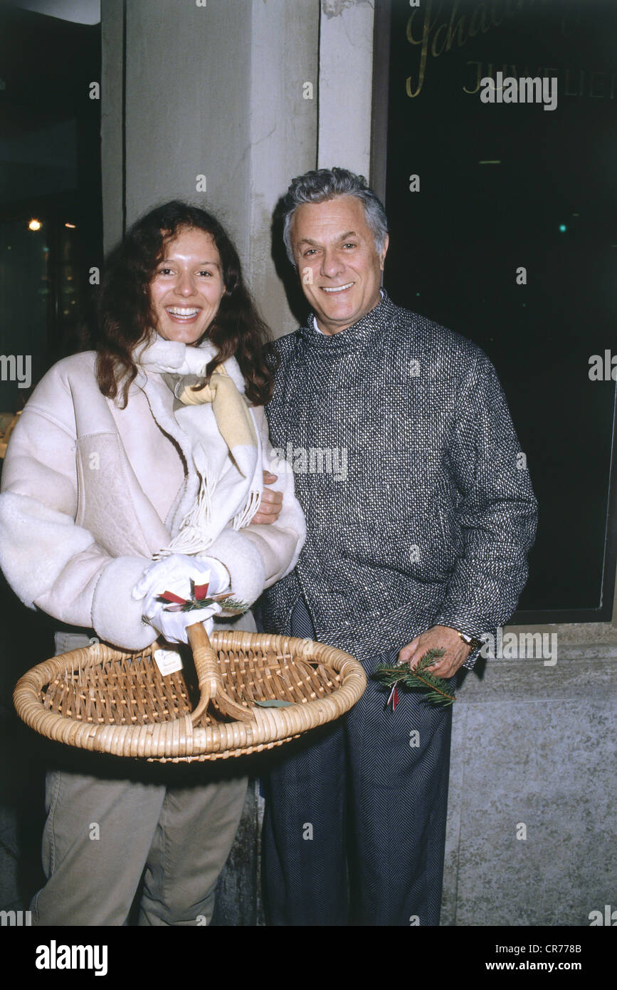 Curtis, Tony, 3.6.1925 - 29.9.2010, US American actor, half length, with a fan, in Munich, Germany, December 1985, Stock Photo