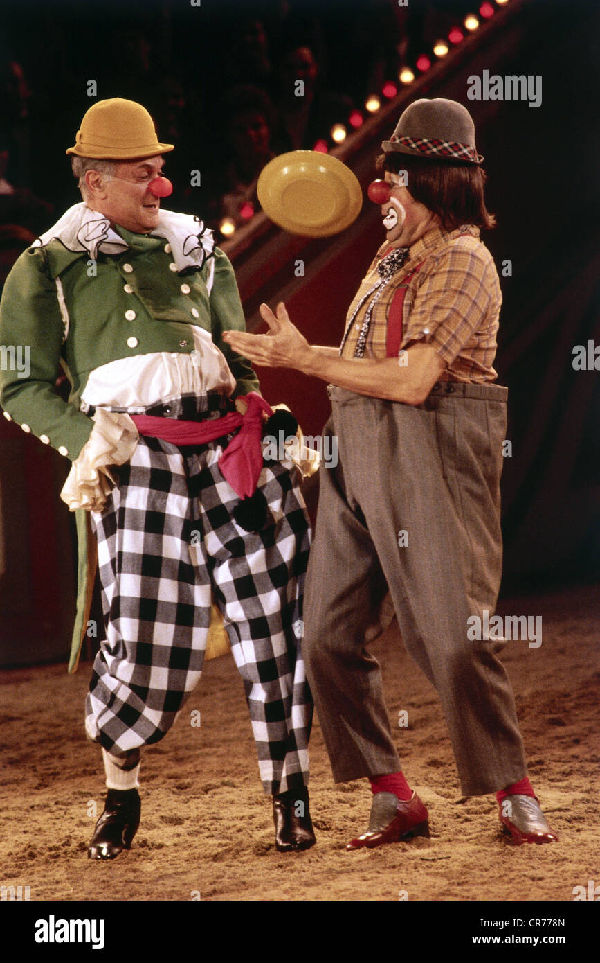 Curtis, Tony, 3.6.1925 - 29.9.2010, US American actor, full length, as clown in the charity show 'Stars in der Manege' (Stars in the arena), Circus Krone, Munich, Germany, December 1985, Stock Photo