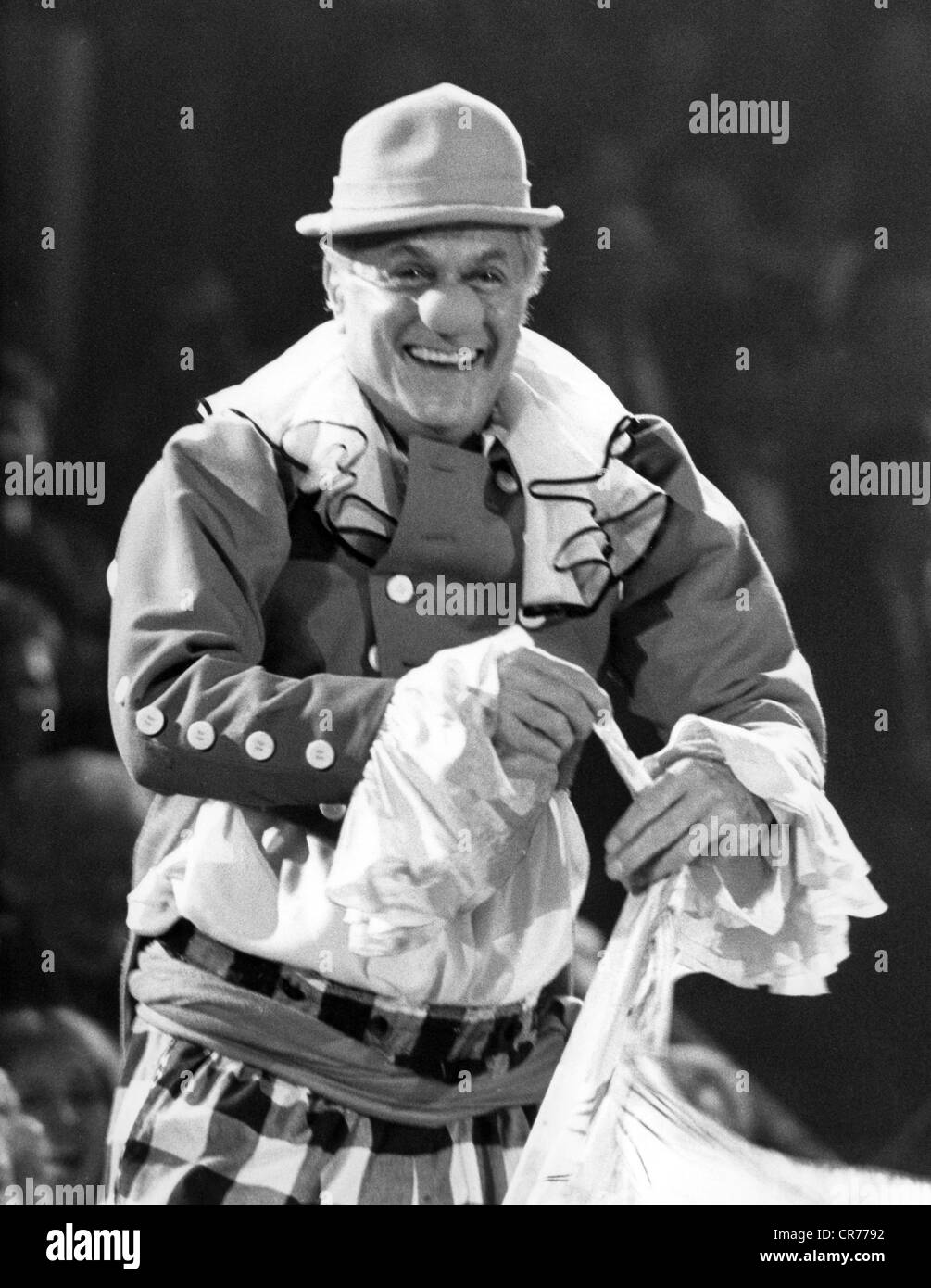 Curtis, Tony, 3.6.1925 - 29.9.2010, US American actor, half length, as clown in the charity show 'Stars in der Manege' (Stars in the arena), Circus Krone, Munich, Germany, December 1985, Stock Photo