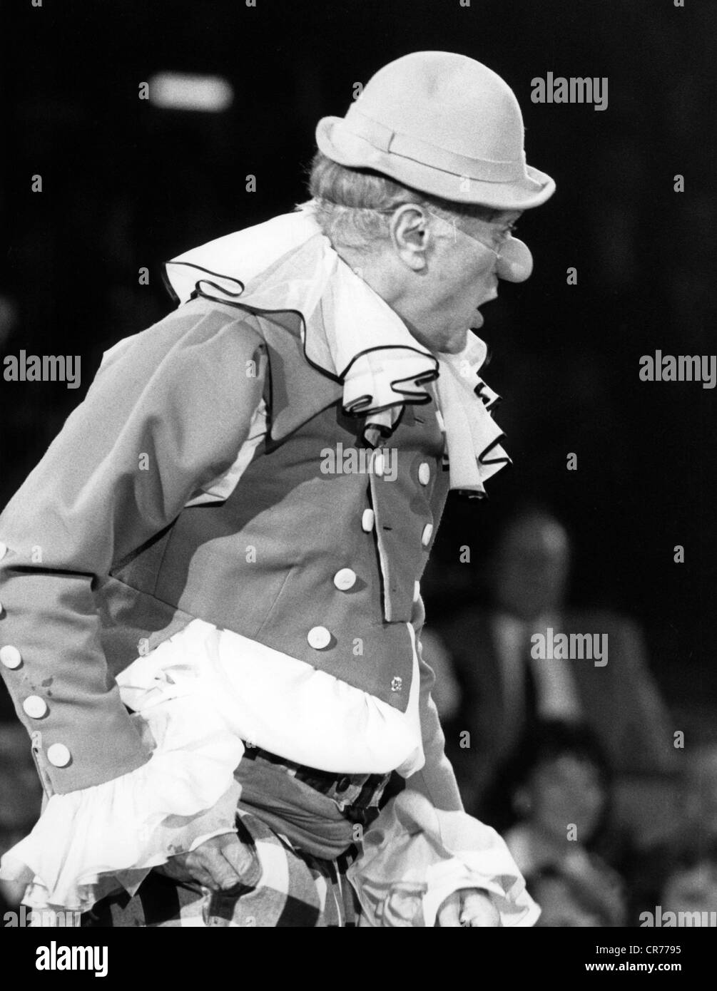 Curtis, Tony, 3.6.1925 - 29.9.2010, US American actor, half length, as clown in the charity show 'Stars in der Manege' (Stars in the arena), Circus Krone, Munich, Germany, December 1985, , Stock Photo