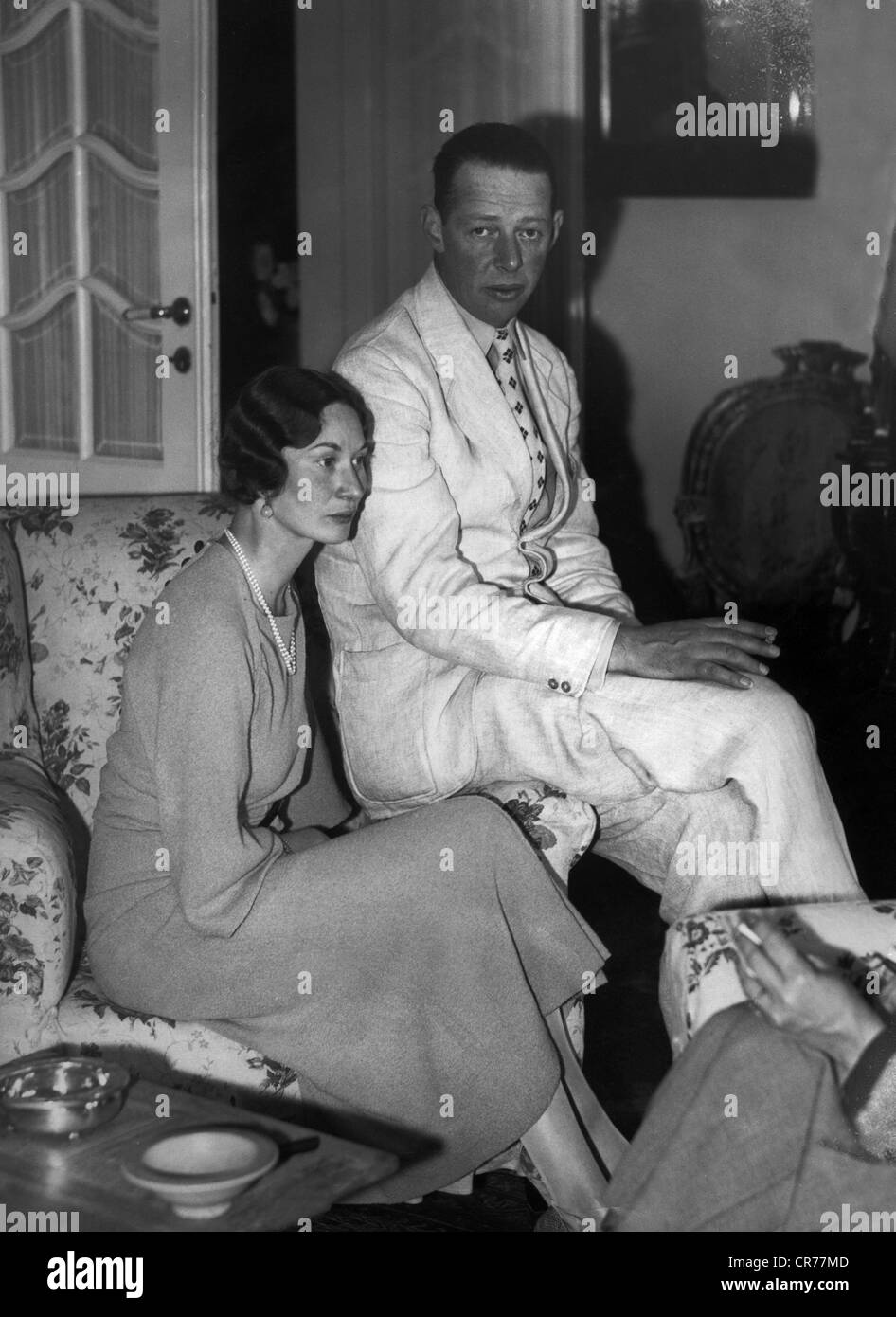 Christian, 20.2.1898 - 13.7.1974, prince of Schaumburg-Lippe, with fiance princess Feodora of Denmark shortly before the marriage, Fredensborg, 6.9.1937, Stock Photo
