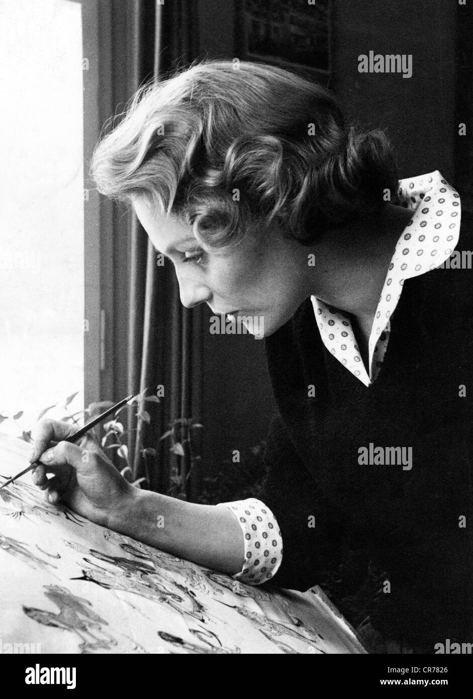 Hohenzollern, Margarete Karola Princess of, 24.1.1900 - 16.10.1962, working in her study, 1950s, Stock Photo