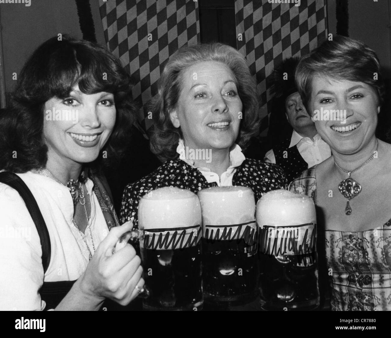 Schuermann, Petra, 15.9.1935 - 13.1.2010, German actress, TV presenter, group picture, with Ruth Kappelsberger and Anne-Marie Sprotte, at a beer festival in Munich, March 1981, Stock Photo