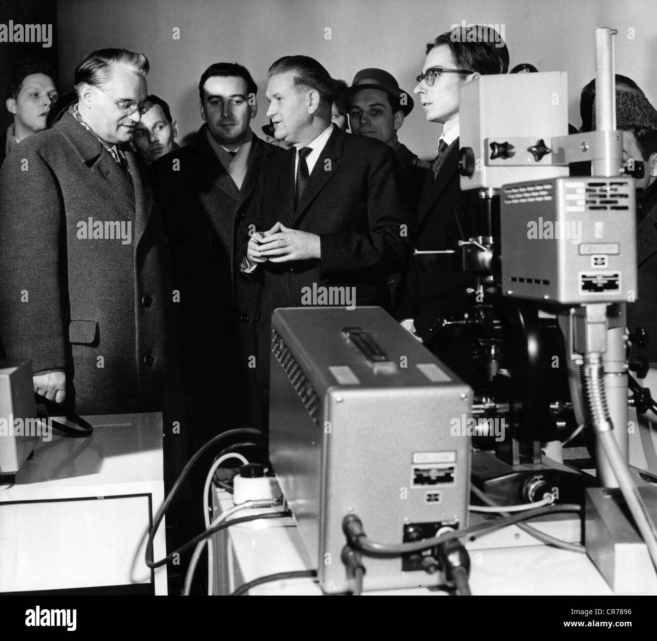 Goetting, Gerald, 9.6.1923 - 19.5.2015, German politician (CDU), Deputy Chairman of the East German Council of State 1960 - 1989, at the Leipzig Spring Fair, booth of Zeiss Jena, March 1964, Stock Photo