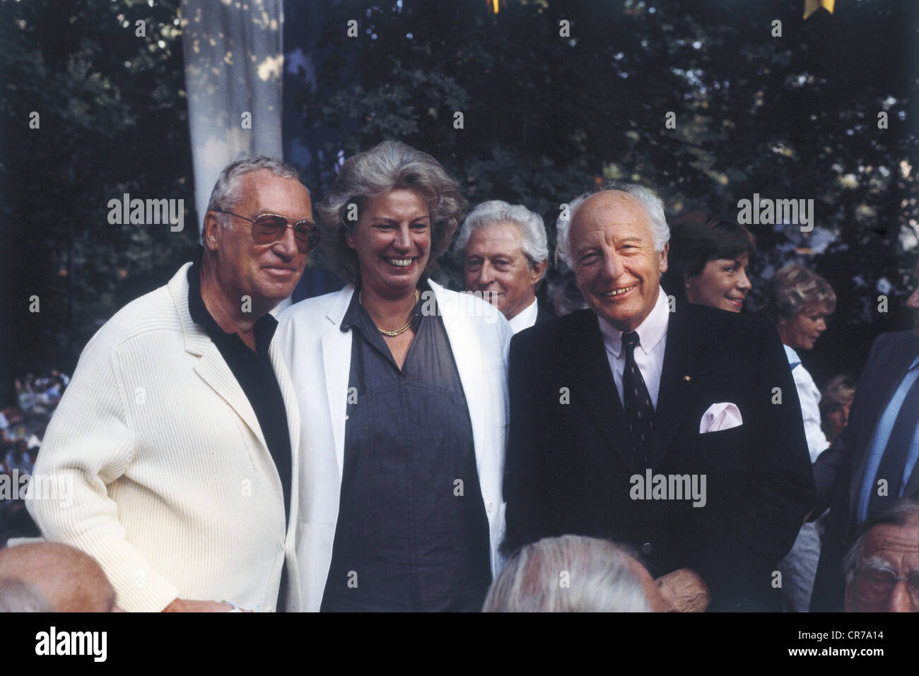 Scheel Walter 8.7.1919 - 24.8.2016, German politician (FDP), group picture, with his wife Mildred and film producer Helmut Ringelmann in a beer garden, birthday party of the author and journalist Siegfried 'Sigi' Sommer, Munich, August 1984, Stock Photo