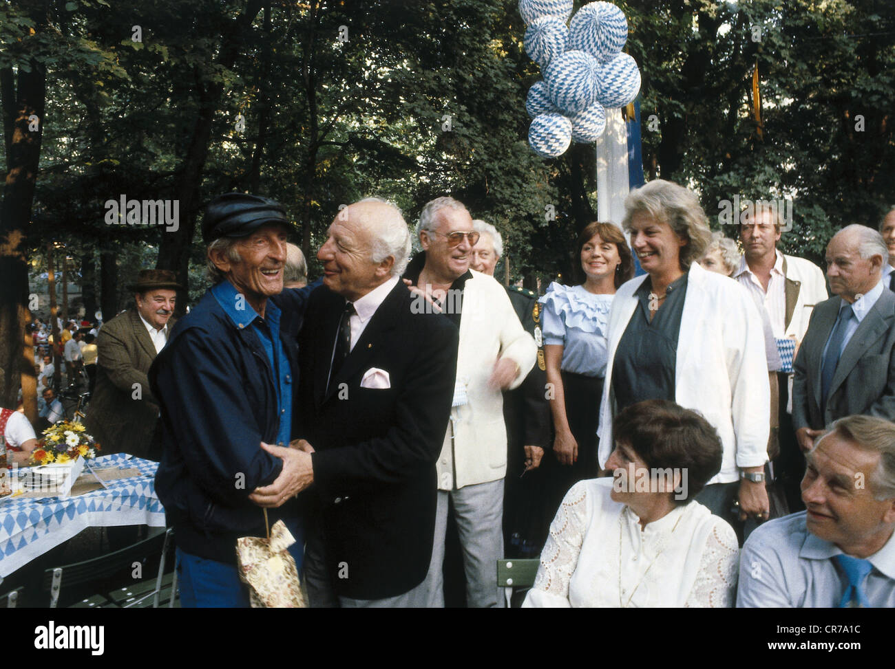 Scheel Walter 8.7.1919 - 24.8.2016, German politician (FDP), group picture, with his wife Mildred, film producer Helmut Ringelmann and author Siegfried 'Sigi' Sommer in a beer garden, brithday party of Siegfried 'Sigi' Sommer, Munich, August 1984, Stock Photo