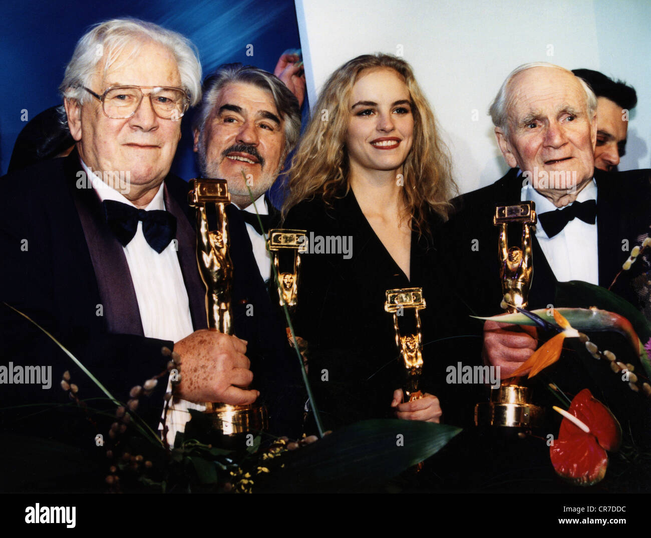 Ustinov, Peter, 16.4.1921 - 28.3.2004, British actor, director and author/writer, group picture, with German actor Mario Adorf, German actress Nina Hoss and British actor Desmond Wilkinson Llewelyn, during the 'German Video Awards' ceremony, Munich, February 1997, Stock Photo