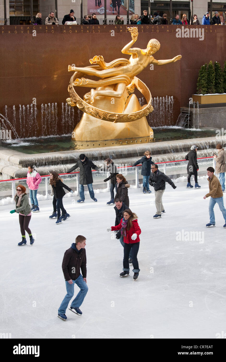 United States, New York City, Manhattan in winter, Midtown, ice rink of Rockefeller Center, statue of Prometheus Stock Photo