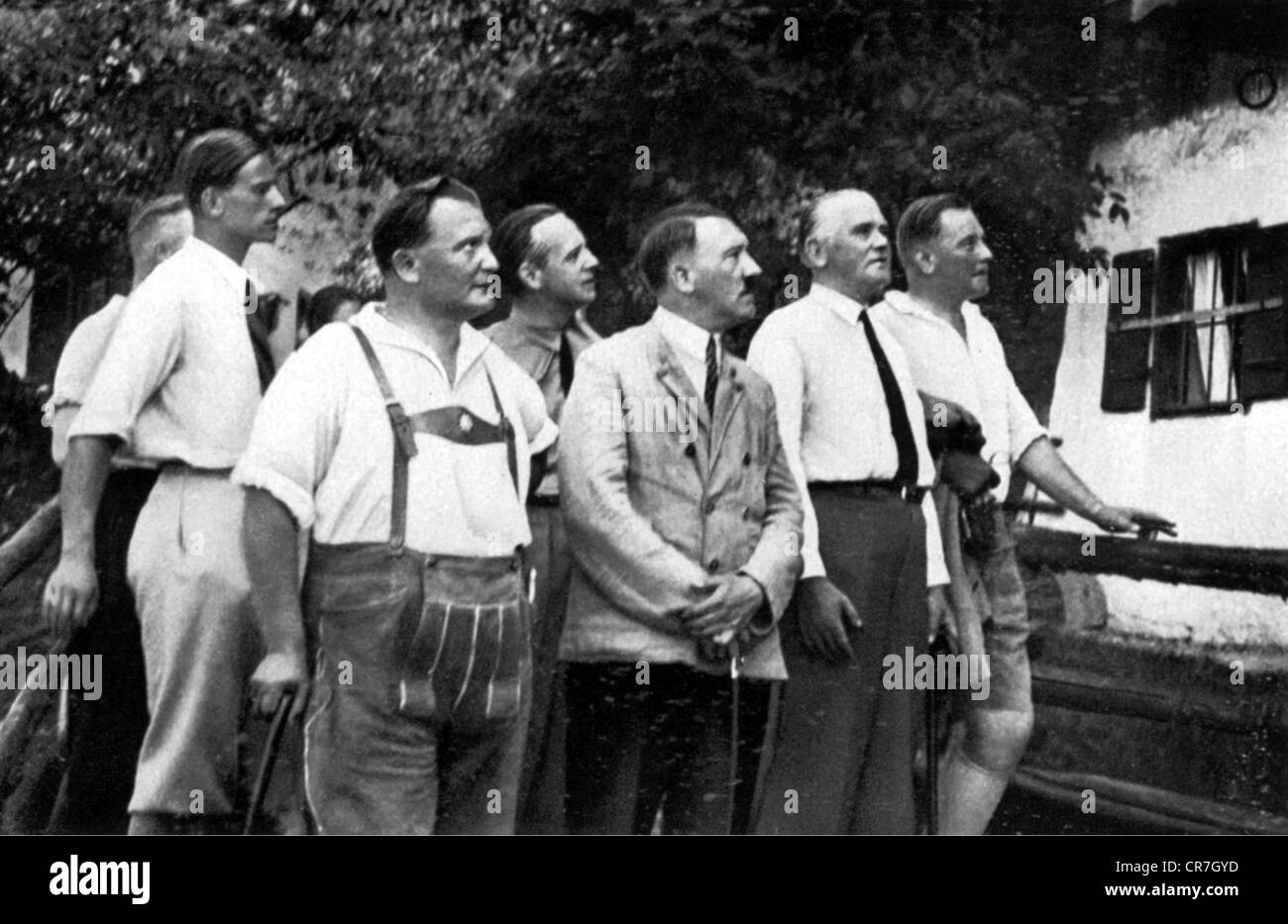 Hitler, Adolf, 20.4.1889 - 30.4.1945, German politician  (NSDAP), privacy, with entourage at Brucknerlehen near Berchtesgaden, 1934/1935, , Stock Photo