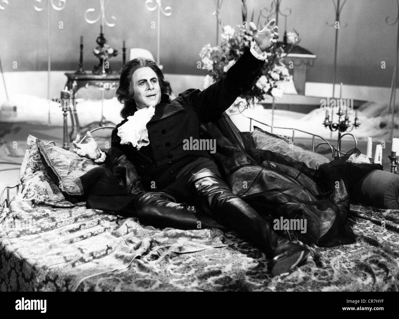 London, George, 30.5.1920 - 24.3.1985, Canadian opera singer (bass-baritone), singing a scene from the opera 'The Tales of Hoffmann' by Jacques Offenbach, TV-Show 'Erkennen Sie die Melodie?', West Germany, 6.10.1973, Stock Photo