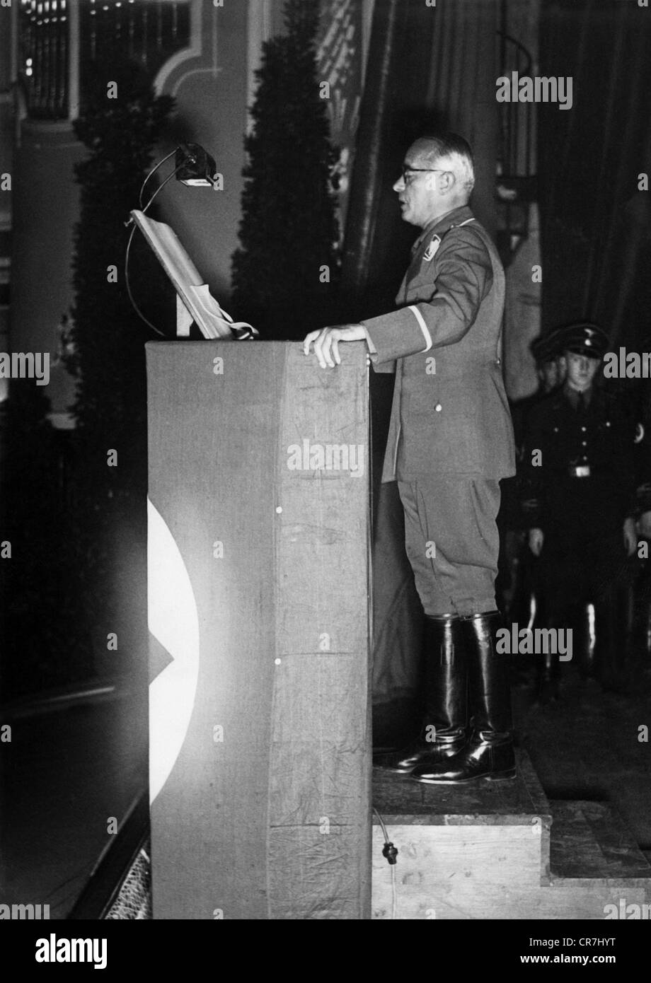 Tschammer und Osten, Hans von, 25,10,1887 - 25.3.1943, German politician (NSDAP), Reich Sports Leader 3.5.1933 - 25.3.1943, speech in memory of the German mountaineers died at the Nanga Parpat, Berlin, 1937, Stock Photo