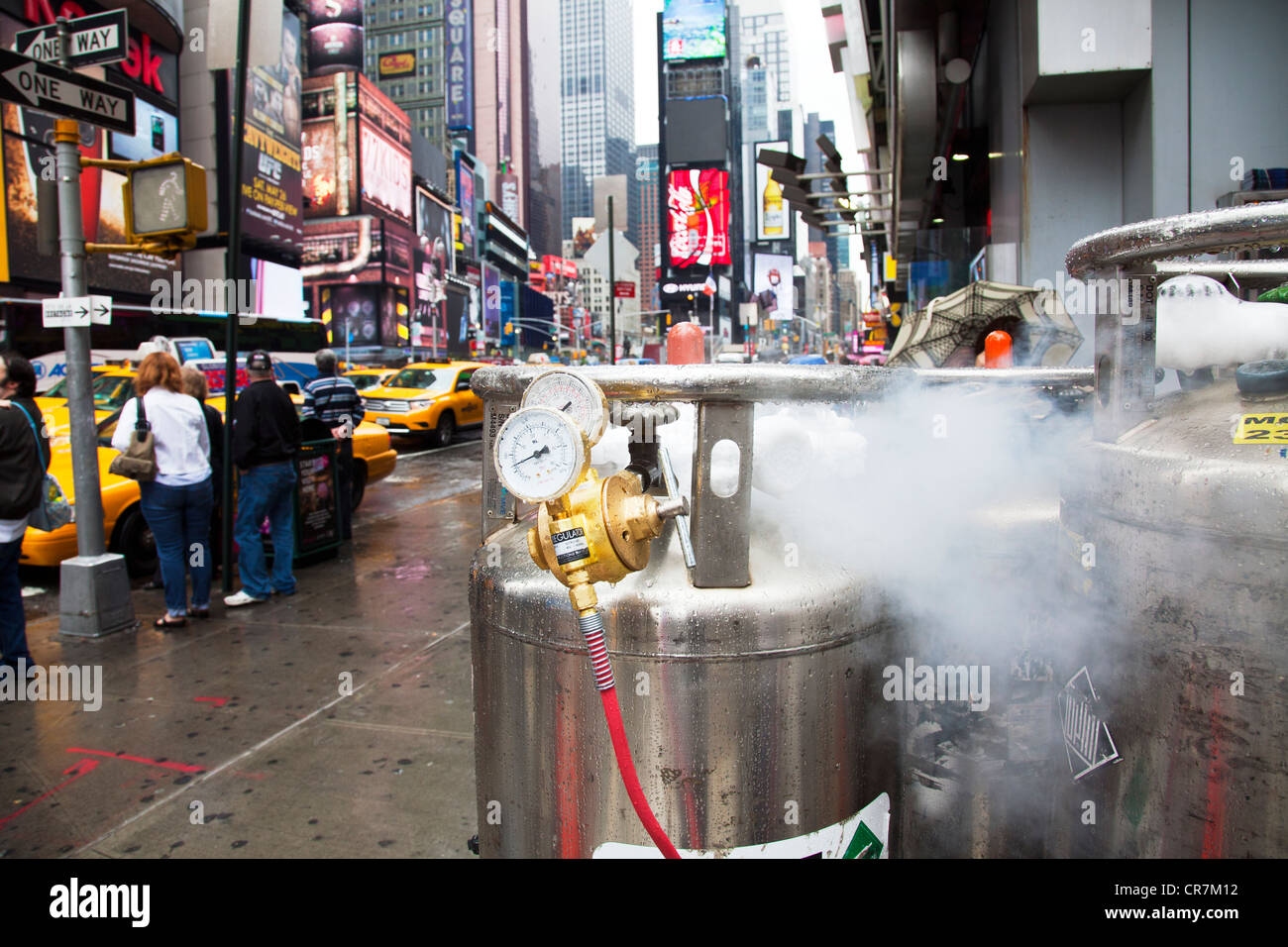 Gas canisters hires stock photography and images Alamy