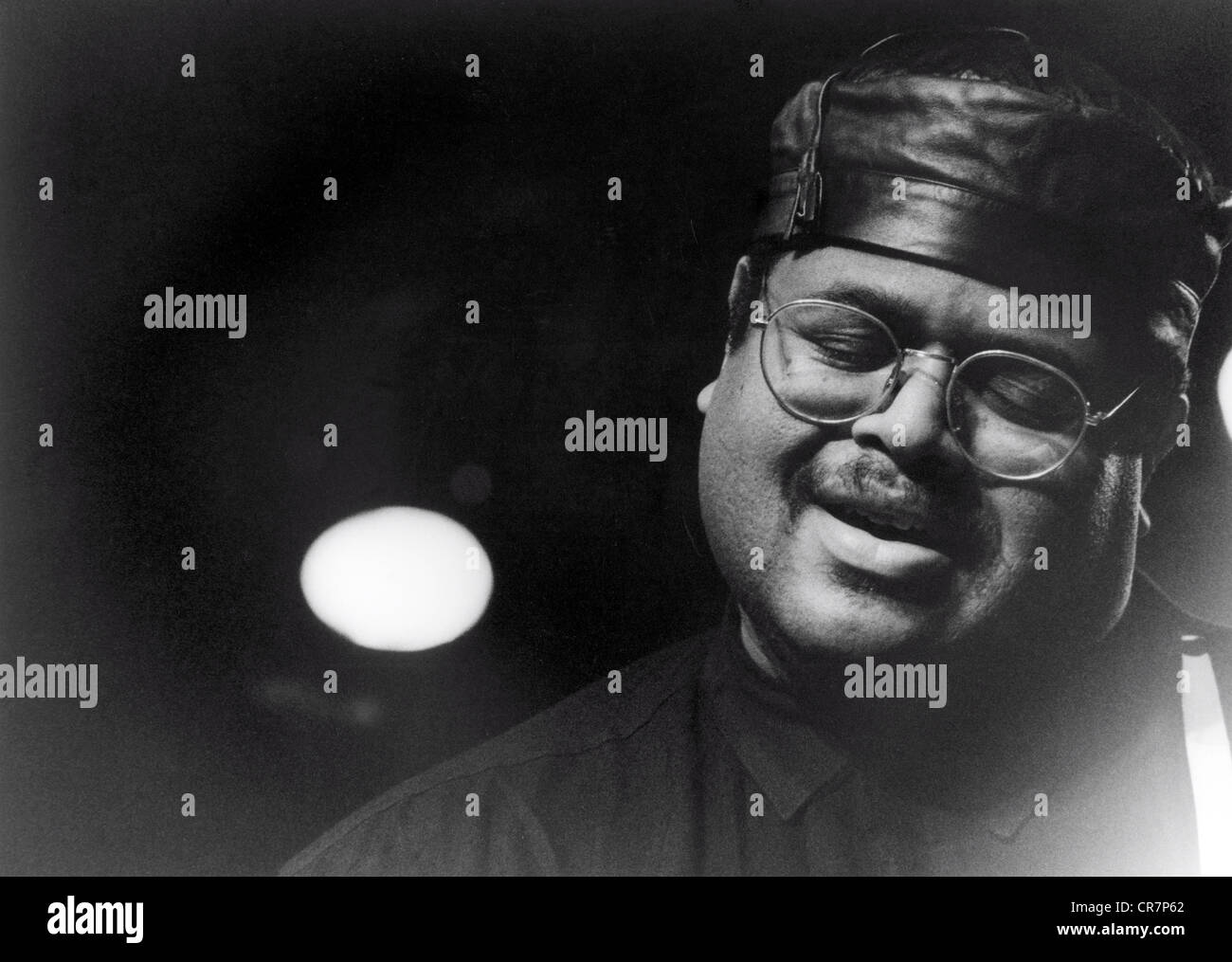 Dolphin, Dwayne, * 7.5.1963, American musician (jazz double bass player), portrait, on stage, Mannheim, 1993, 20th century, jazz musician, double bass player, bassist, leather hat, leather hats, glasses, eyeglasses, moustache, mustache, moustaches, mustaches, , Stock Photo