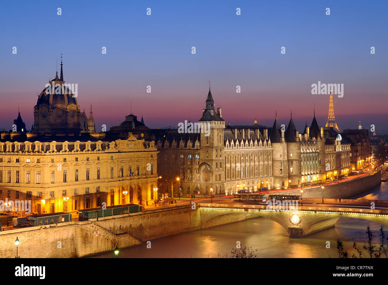 France, Paris, the banks of the Seine river UNESCO World Heritage with from left to right the Commerial court, the pont au Stock Photo